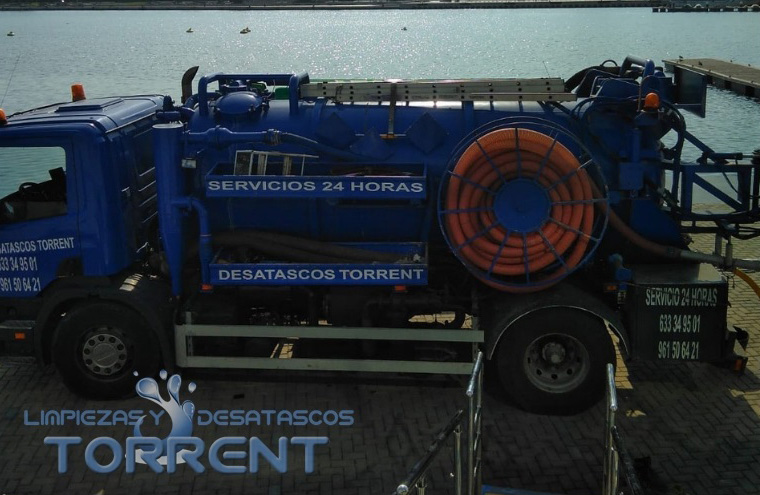 Transporte de agua con camión cuba en Valencia